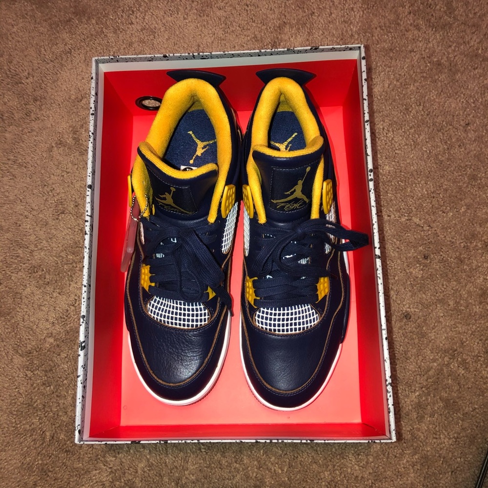 AIR JORDAN 4 RETRO